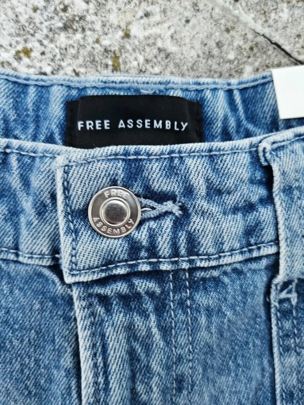 Free Assembly Women Jeans Sky Blue Indigo Wash Denim Carpenter Barrel Size 4 New - Picture 9 of 11